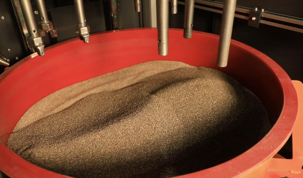 Discover the essentials of drag finishing process: how it works, benefits, applications.